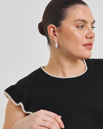 Simply Be Black Tipped Ruffle Shoulder Knitted Vest