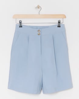 Pleat Front Buttoned Shorts