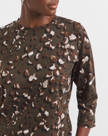 Print 3/4 Sleeve Curved Hem Longline Top