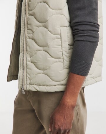 Onion Quilt Zip Through Gilet