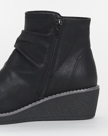 Cushion Walk Wedged Crepe Sole Button Ankle Boot E Fit