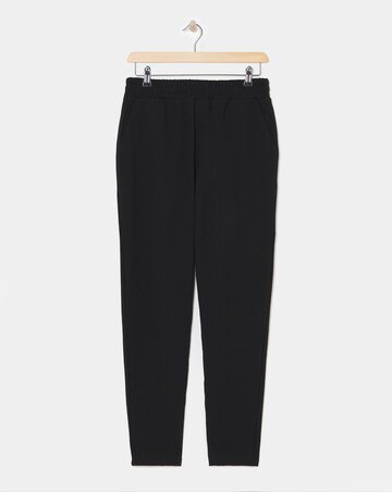 Twill Tapered Fit Jogger