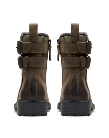 Clarks Orinoco2 Bay Buckle Chunky Leather Boot Standard Fit