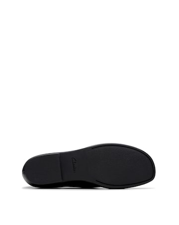 Clarks Livia Lily Leather Ballerina Standard Fit