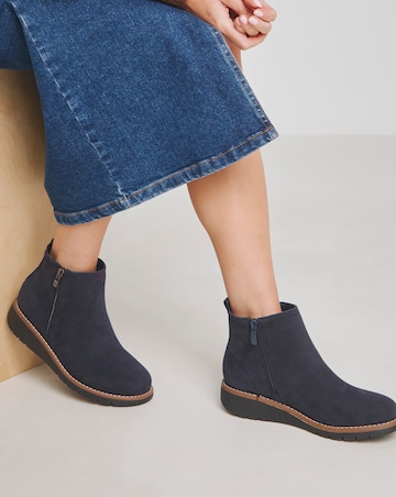 Heavenly Soles Erin Classic Low Wedge Chelsea Boots - Wide Fit (E)