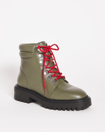 Leather Hiker Style Boot E Fit