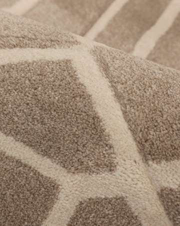 Newport Lattice Geometric Runner