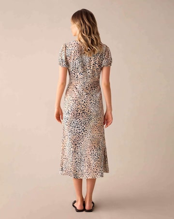 Ro&Zo Leopard Print Sweetheart Neckline Midi Dress