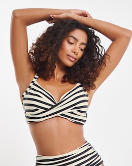 MAGISCULPT Twist Front Wired Bikini Top