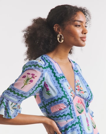 Hope & Ivy Selena Postcard Print Maxi Dress