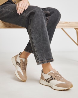 Akira Retro Runner Trainer - Wide Fit (E)