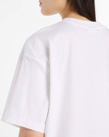 New Balance Sport Graphic Oversized T-Shirt