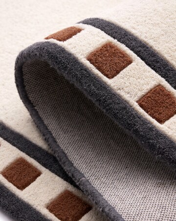 Borderline Carved Rug