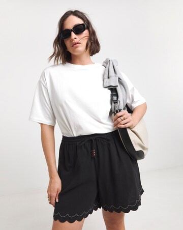 Simply Be Scallop Hem Shorts