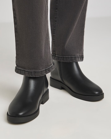 Verity Classic Zip Detail Ankle Boot - Standard Fit (D)