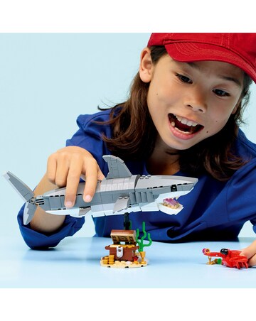 LEGO Creator Fierce Shark with a Treasure Chest