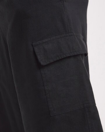 Linen 3/4 Length Cargo Short