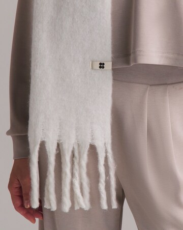 Sweaty Betty Soft Cloud Tassle Scarf