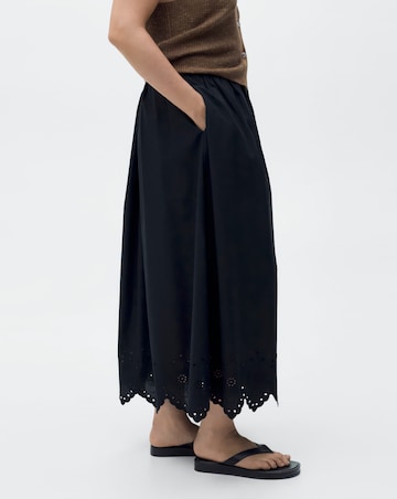 Mango Skirt Claus