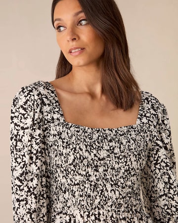 Ro&Zo Mono Floral Prit Shirred Midaxi Dress