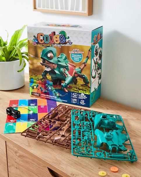 Construct & Create Codee the Colour-Sensing Chameleon