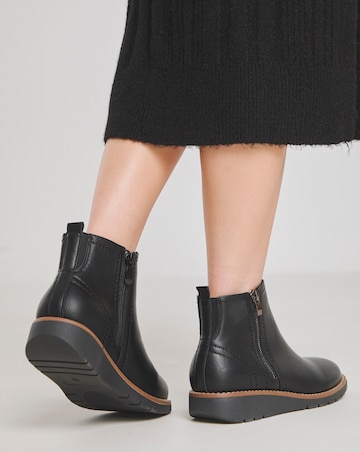 Heavenly Soles Erin Classic Low Wedge Chelsea Boots - Wide Fit (E)