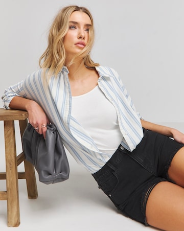 Black Frayed Hem Short