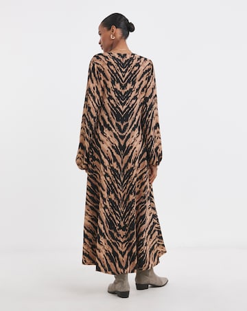 Textured Jersey Seam Front Maxi Dress