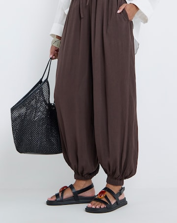 Mendoza Trim Detail Footbed Sandals - Extra Wide Fit (EEE)