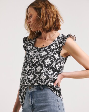 Printed Ruffle Sleeve Vest
