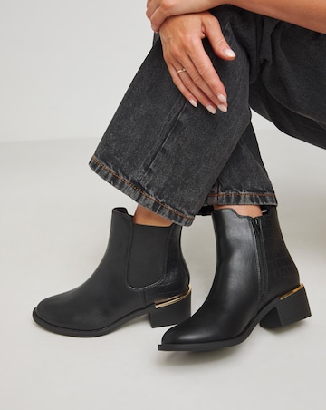 Heavenly Soles Danica Heeled Chelsea Boots - Wide Fit (E)