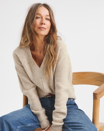 Oatmeal V Neck Jumper