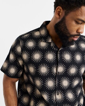 Textured Sundial Print Shirt