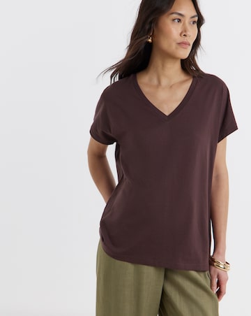 THE V NECK T-SHIRT