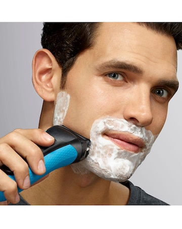 Braun Series 3 Wet and Dry 3040s Rechargeable Shaver