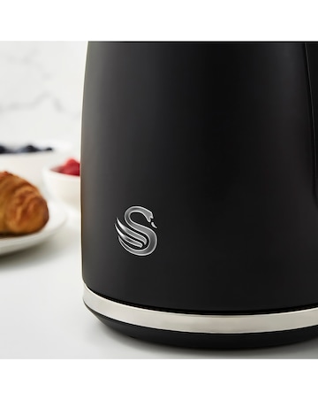 Swan Serenity Kettle, 4 Slice Toaster & Microwave Bundle Black