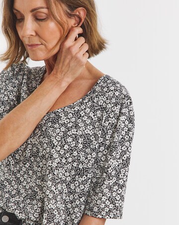 V Neck Puff Detail Short Sleeve Top
