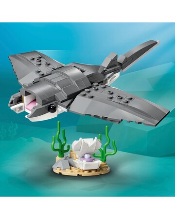 LEGO Creator Fierce Shark with a Treasure Chest