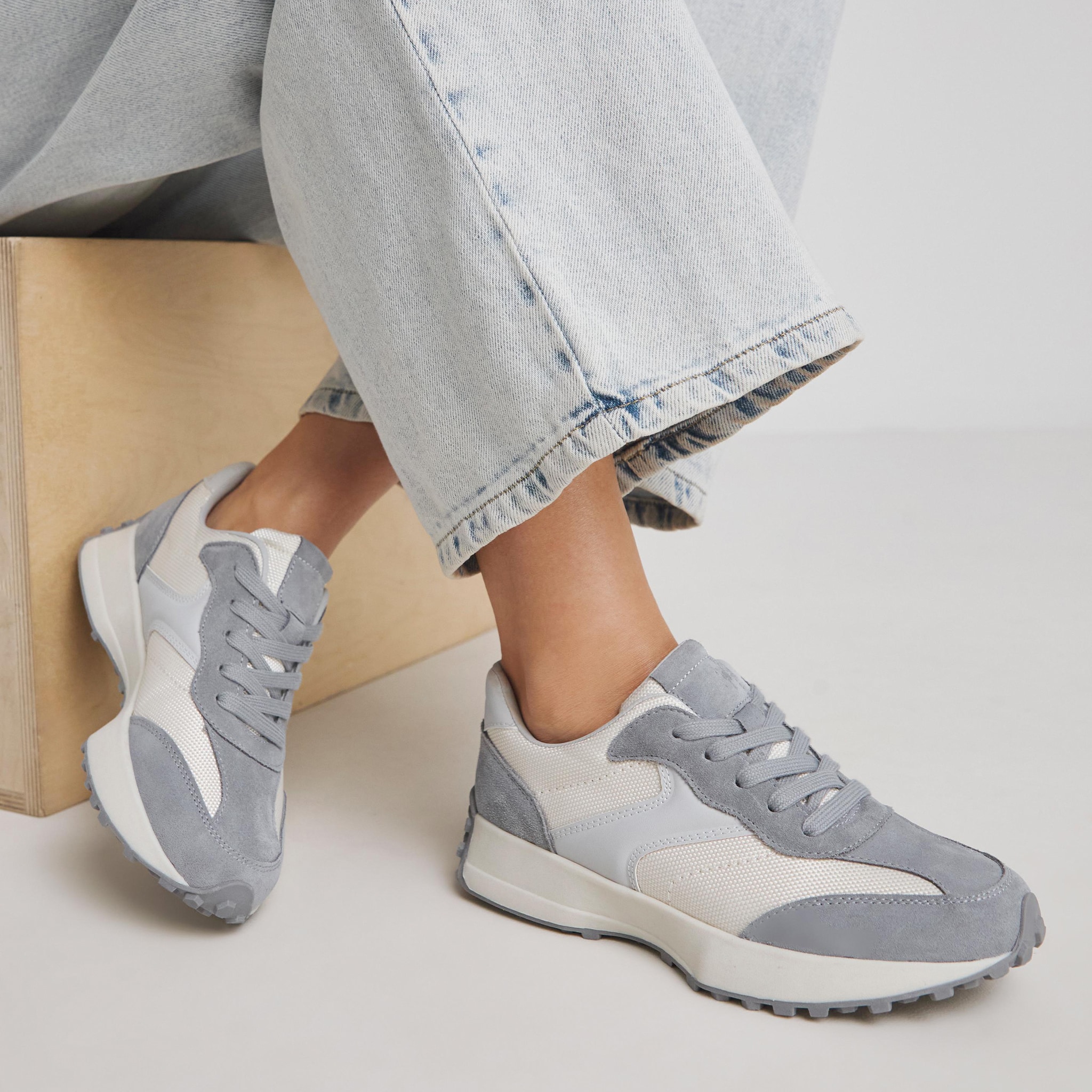 extra wide width trainers