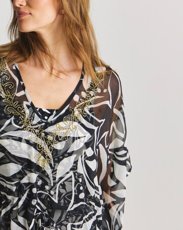 MAGISCULPT Embellished Kaftan
