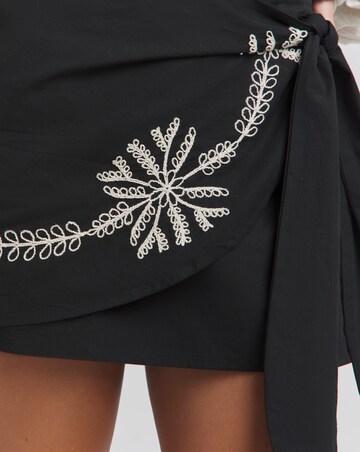 Simply Be Black Tie Waist Embroidered Detail Skort