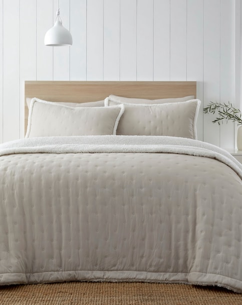 Catherine Lansfield Nori Bedspread