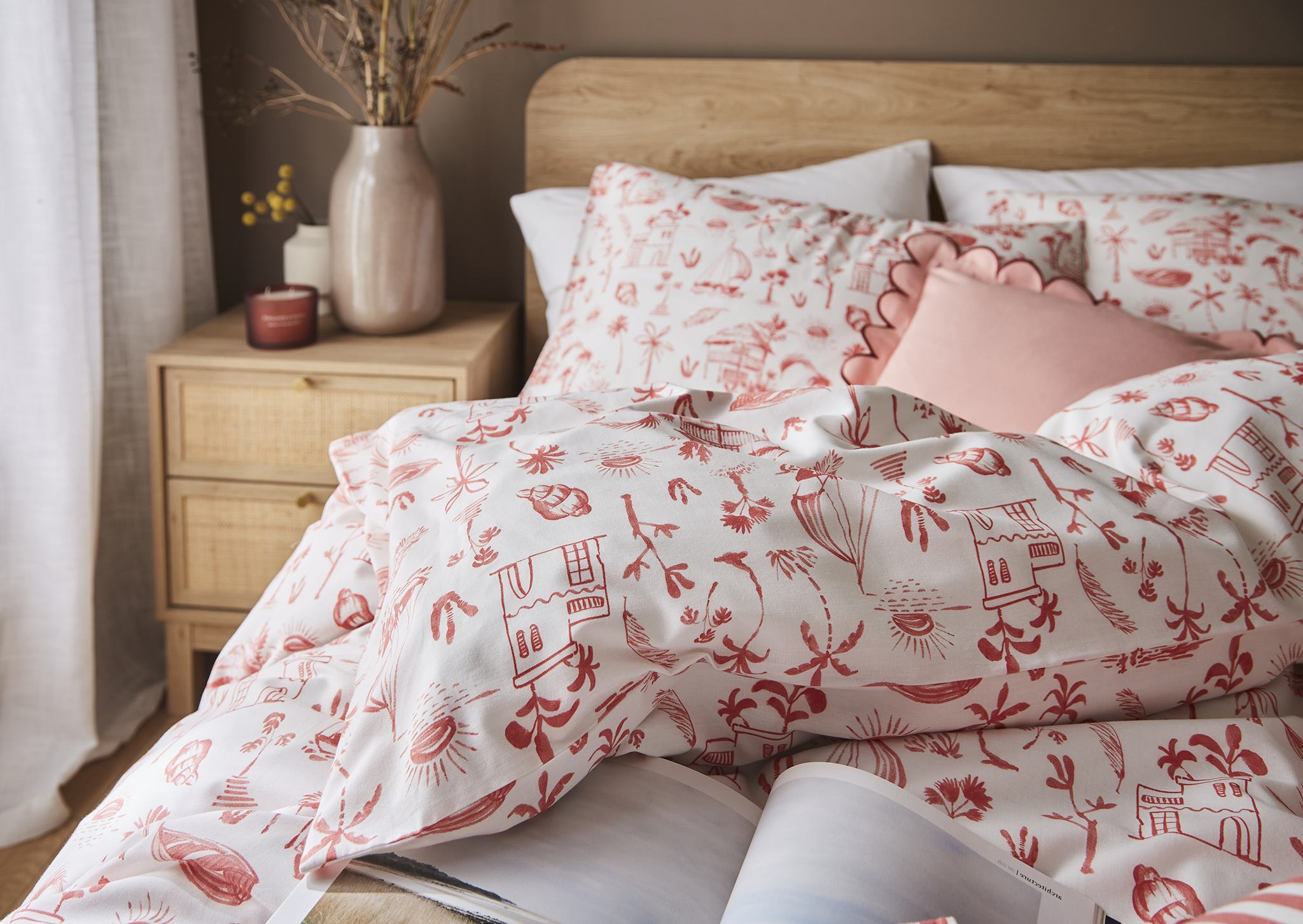 White and pink flowery duvet and pillow cover
