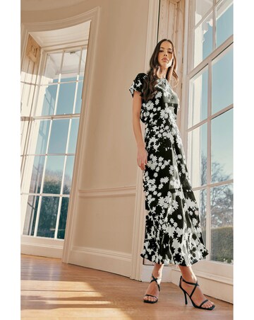 Ro&Zo Harper Mono Floral Flutter Sleeve Midaxi Dress