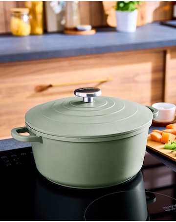 Morphy Richards Cast Aluminium 24cm Green Casserole Dish