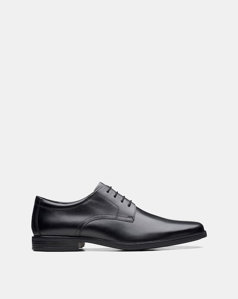 Clarks Howard Walk Shoes - Standard Fit, Black