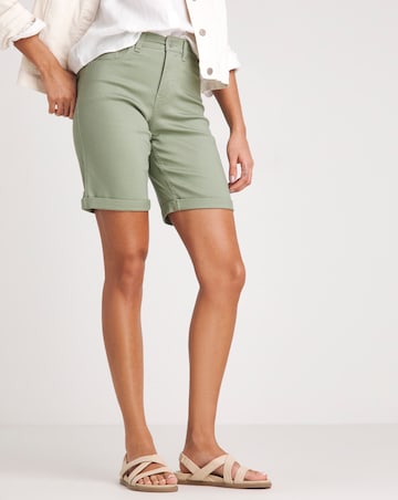 24/7 Sage Knee Shorts