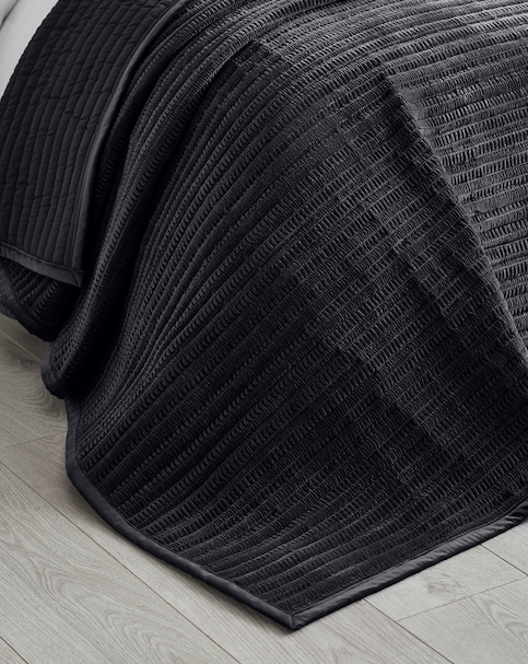 Catherine Lansfield Pinsonic Bedspread
