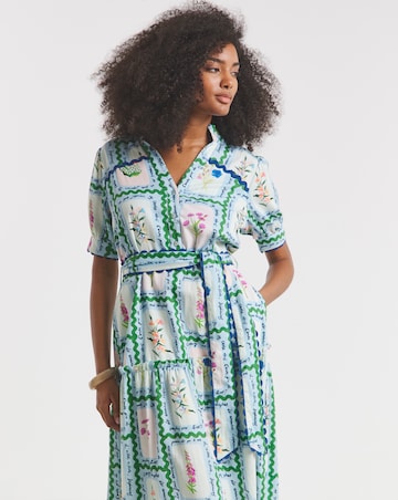 Hope & Ivy Lilth Postcard Print Maxi Dress