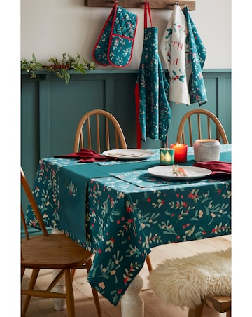 Catherine Lansfield Holly and Mistletoe Placemats